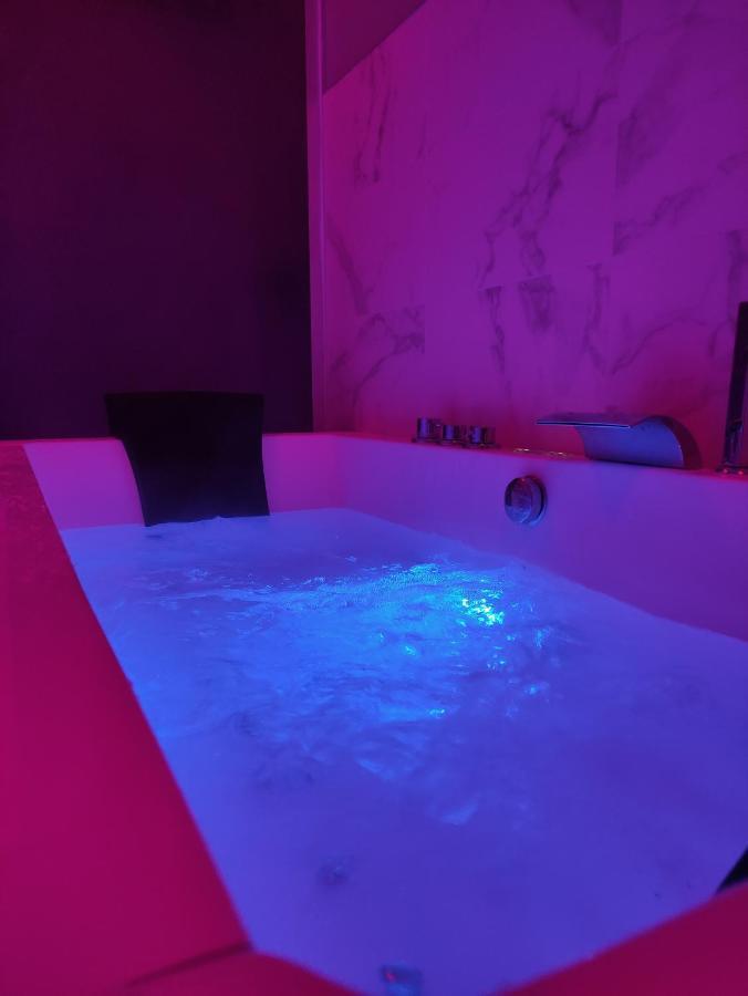 Groom - Jacuzzi & Champagne * Epernay